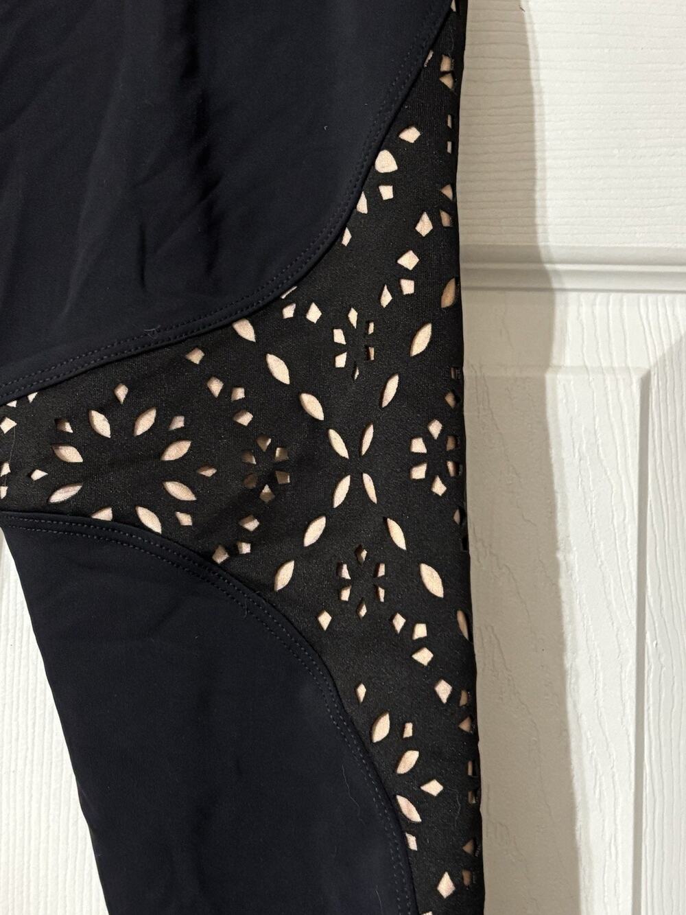 Onzie Flow Black Spandex Leggings Cutout Design EUC S/M Juniors High Waisted